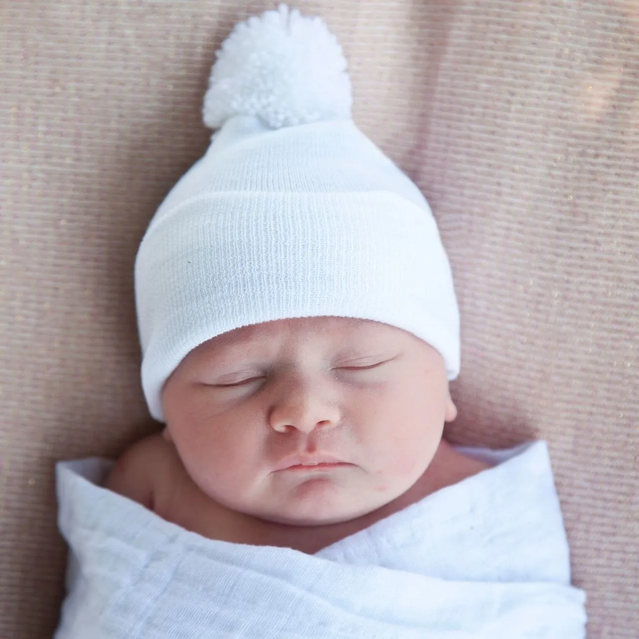 IlyBean White Pom Hat